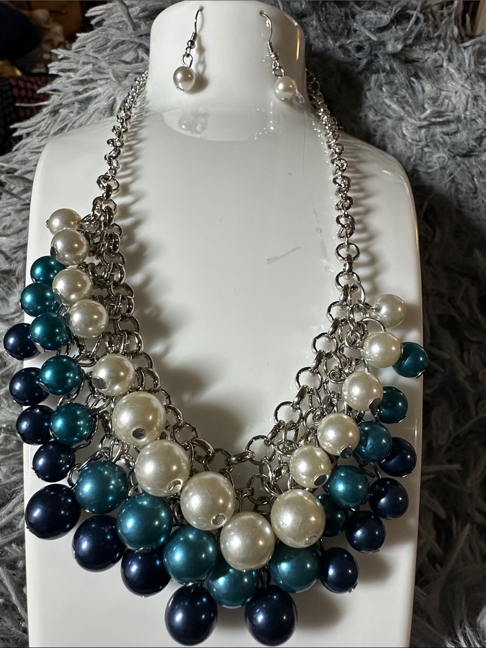 3pcsPearl Cluster Necklace with Matching Earrings - Teal, Navy & White-12” chain